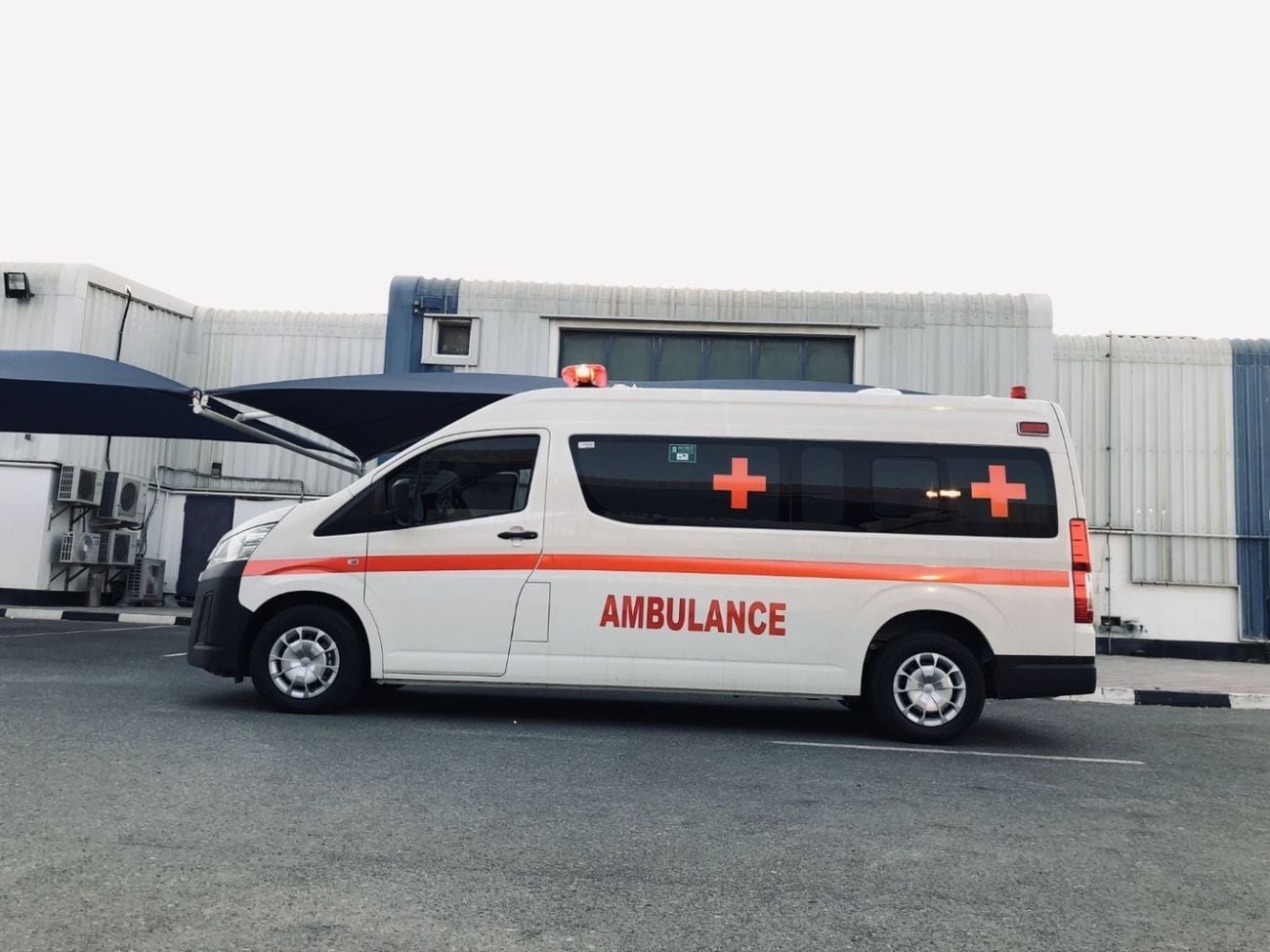 تويوتا هاياس GL DX V6 3.5L Petrol Ambulance Conversion