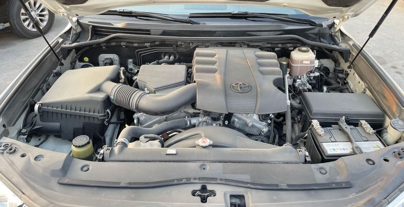 Toyota Land Cruiser GXR+ 4.0L