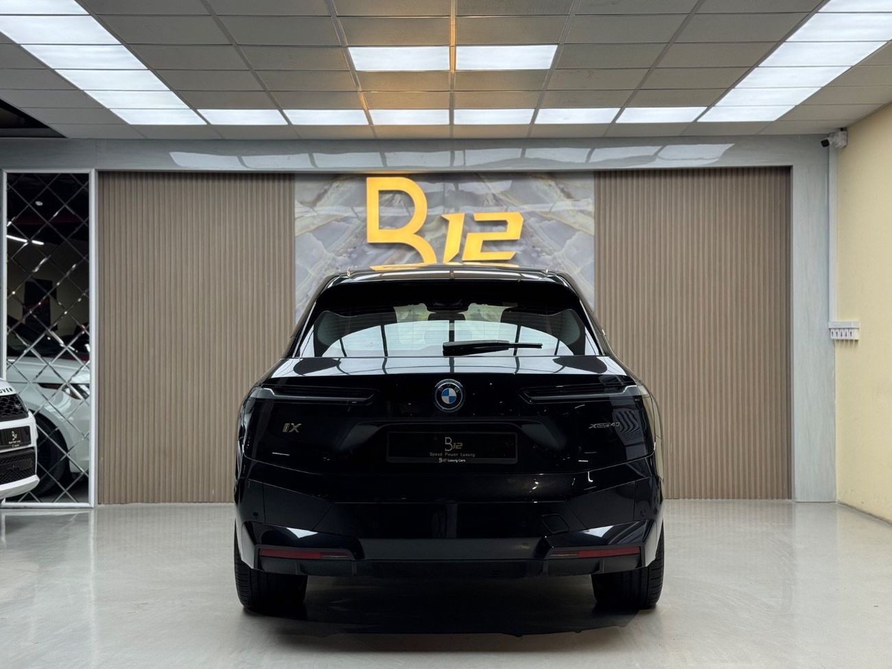 بي أم دبليو iX xDrive40