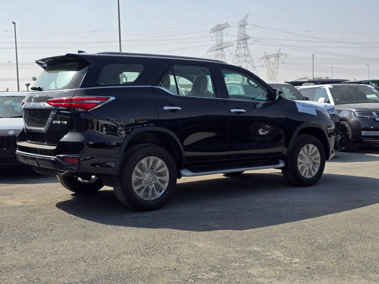 تويوتا فورتونر 4.0L PETROL A/T SR5 V6  7 SEATER