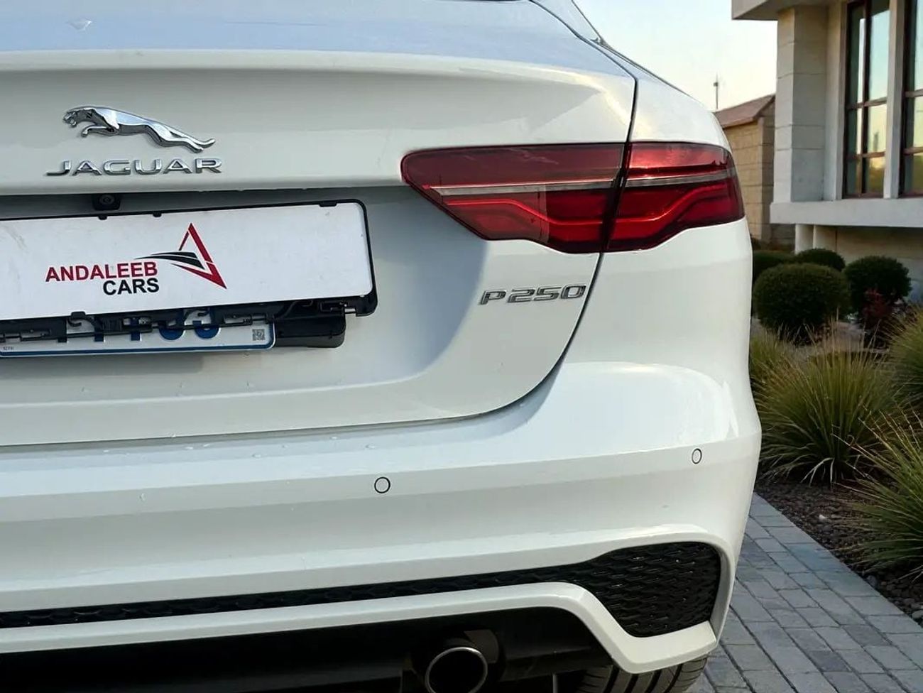 جاكوار XE SE  !! EID SALE !! 1 YEAR FREE WARRANTY !!  1,580 P.M | 0% DOWN PAYMENT | JAGUAR XEL S P250