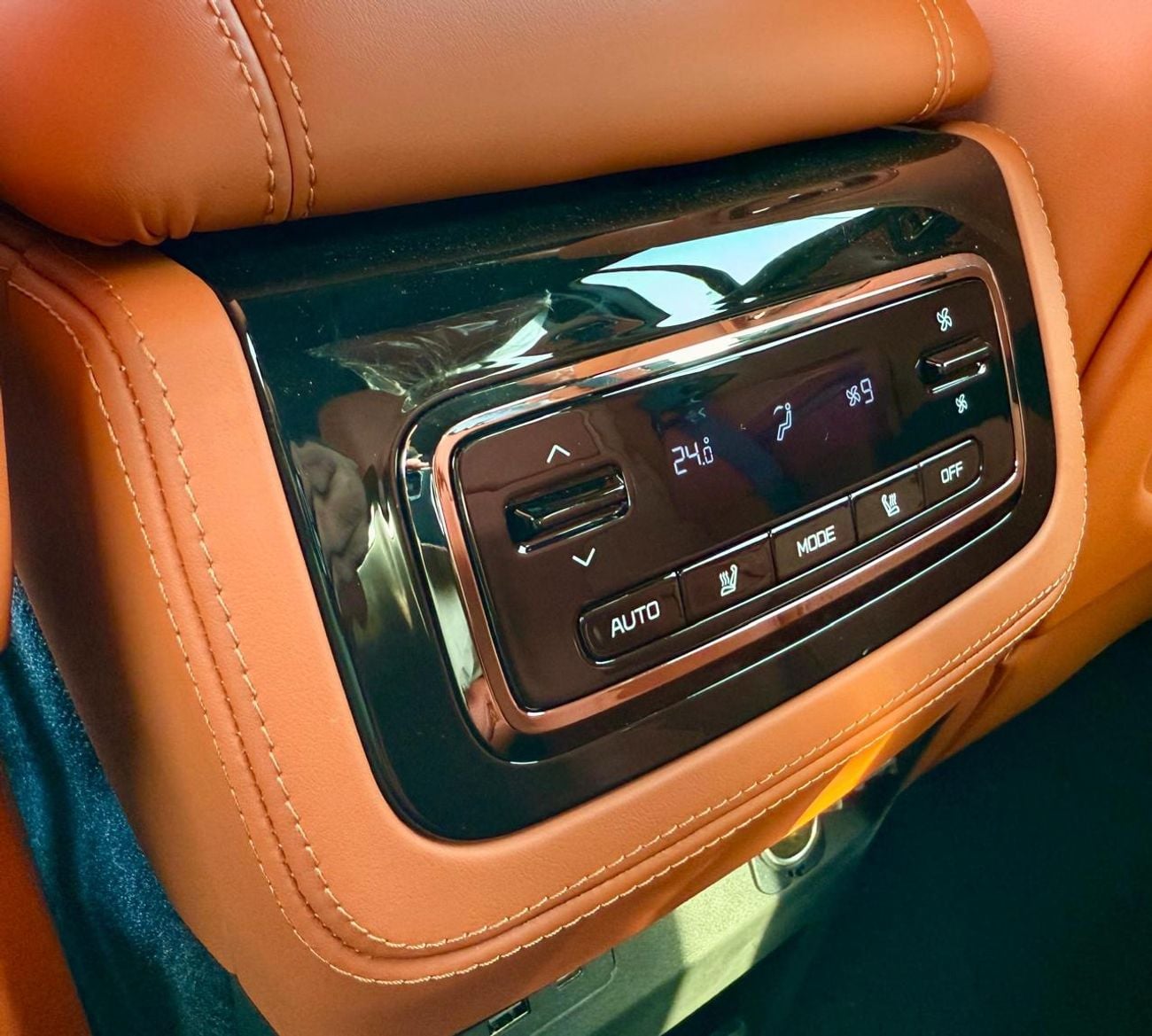 ROX 01 VIP VIP 6 SEATER VIP BLACK ORANGE BLACK WHITE 2026 MODEL AT AWD 10% VAT CUSTOMS 5 YEARS  WARRANTY IN