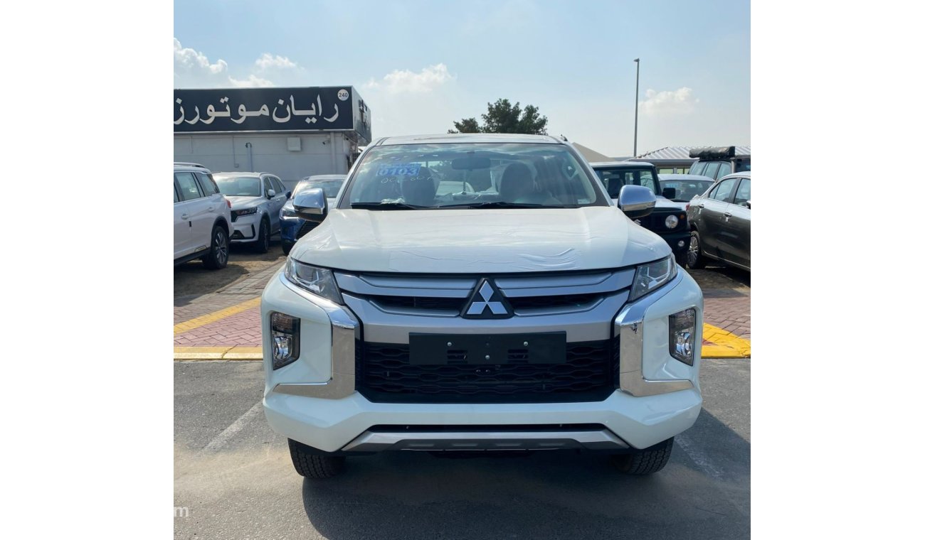 Mitsubishi L200 MITSUBISHI L-200 Petrol Double Cabin 4WD MODEL 2022 Manual Transmission White Color