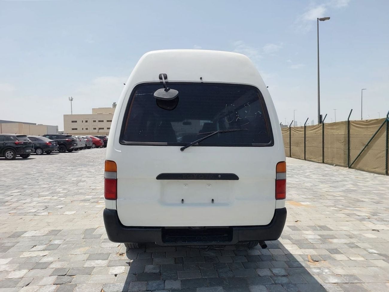 Toyota Hiace STD TOYOTA HIACE VAN RHD 2000 MODEL 3.0 L DIESEL AUTOMATIC(PM02207)