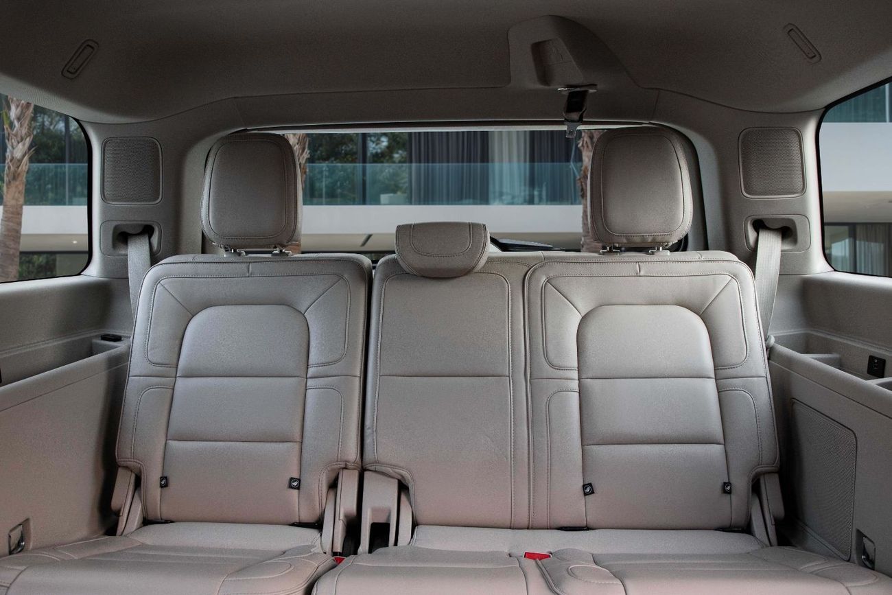 Lincoln Navigator Retractable Running Boards | 2,448 P.M  | 0% Downpayment | Pristine!