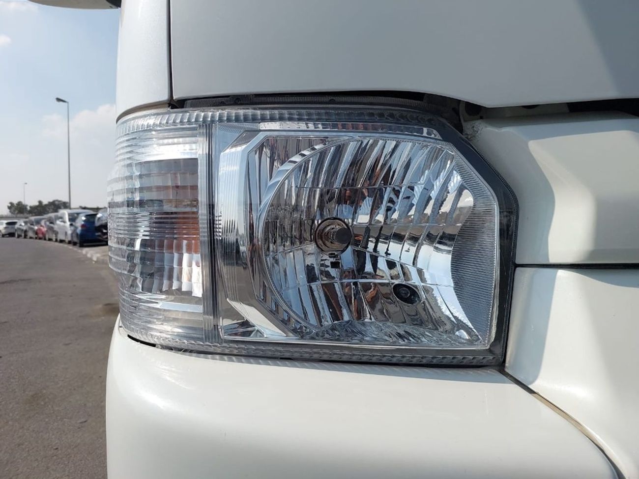 Toyota Hiace TOYOTA HIACE VAN RHD 2014 MODEL 3.0 L DIESEL AUTOMATIC(PM13716)