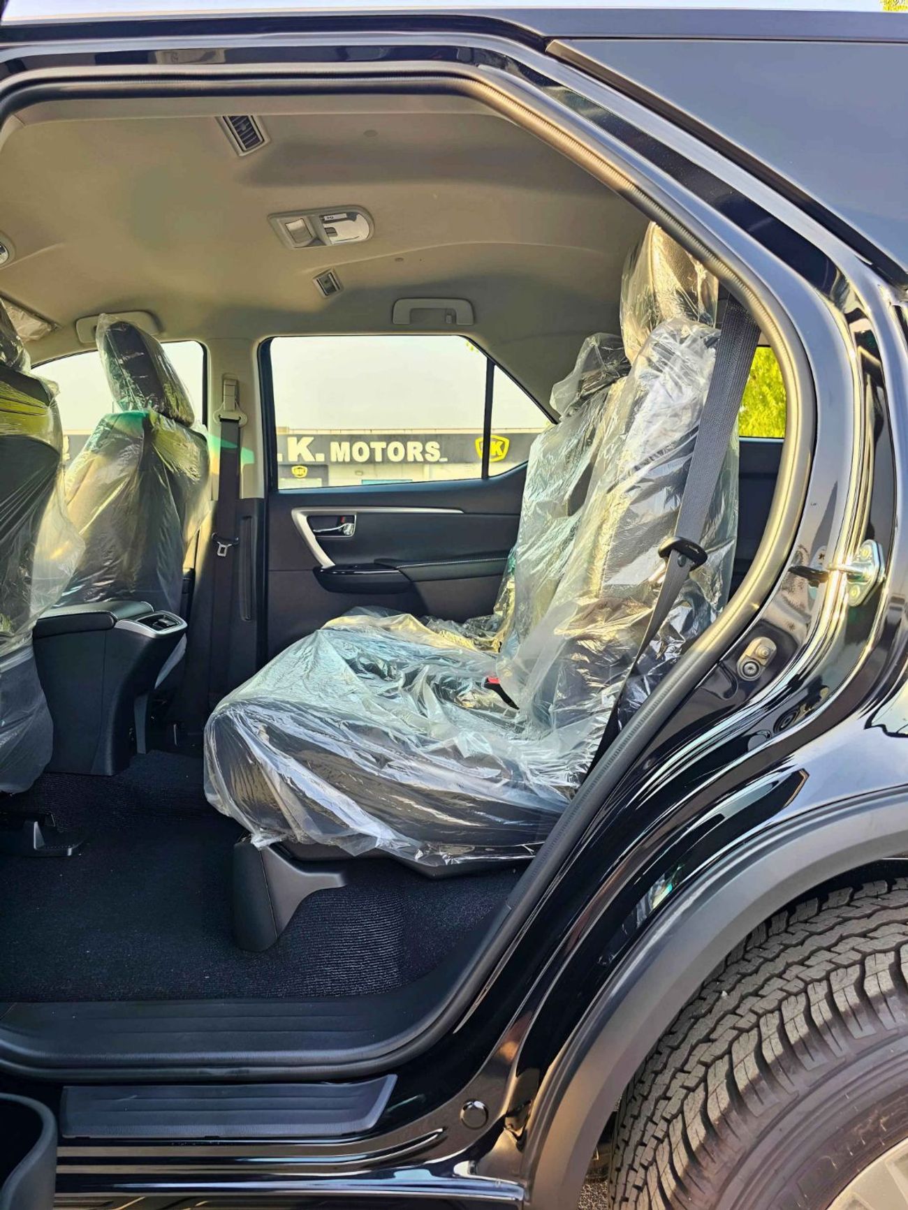 Toyota Fortuner SR5 ADVENTURE | 4.0L V6 PETROL | FRONT PWR SEATS | PUSH START | DIFF LOCK AUTO A/C | (CODE # F6HA)