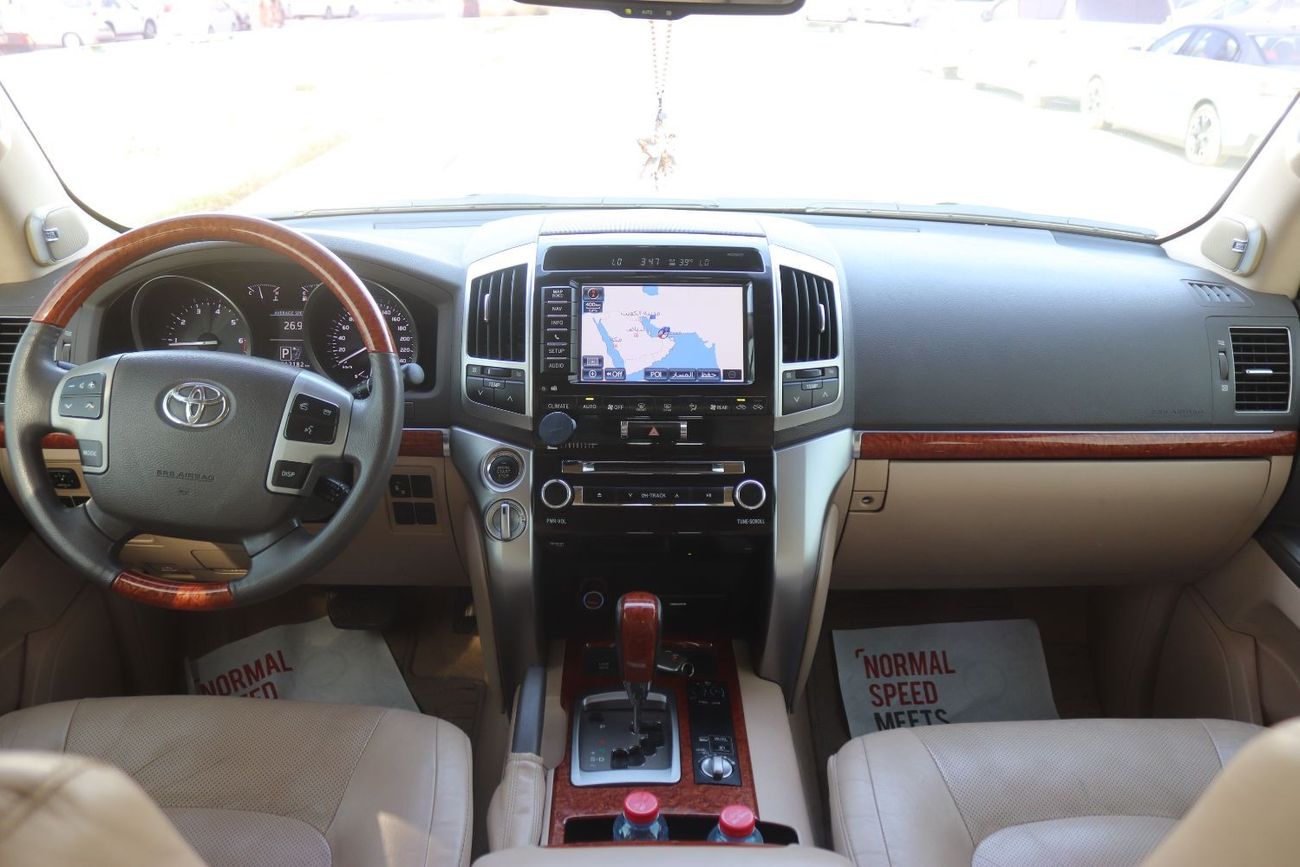 Toyota Land Cruiser VXR LEATHER SEAT, ELECTRIC SEAT, SUNROOF, MONITOR, MODEL 2015