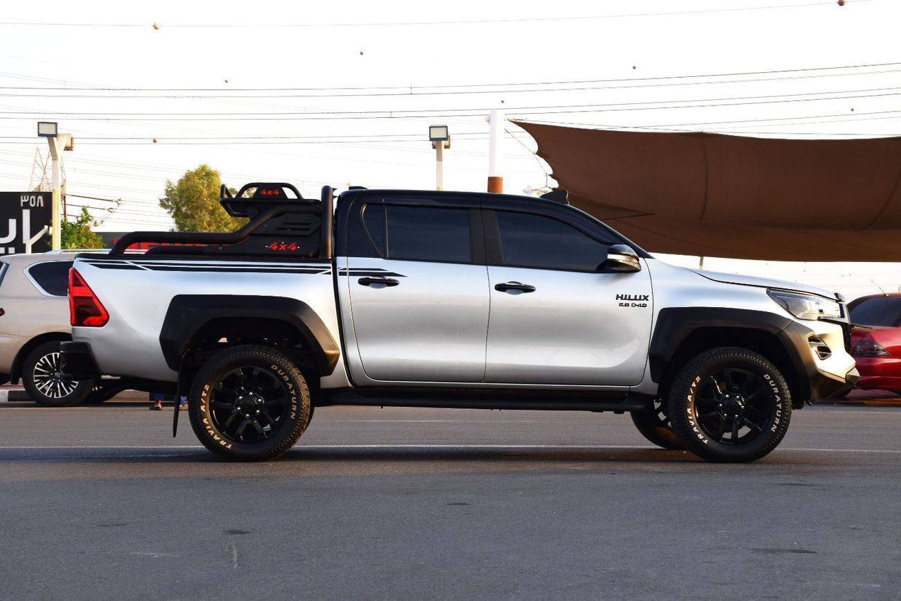 تويوتا هيلوكس 4x4 Diesel 2.8L (Right Hand )
