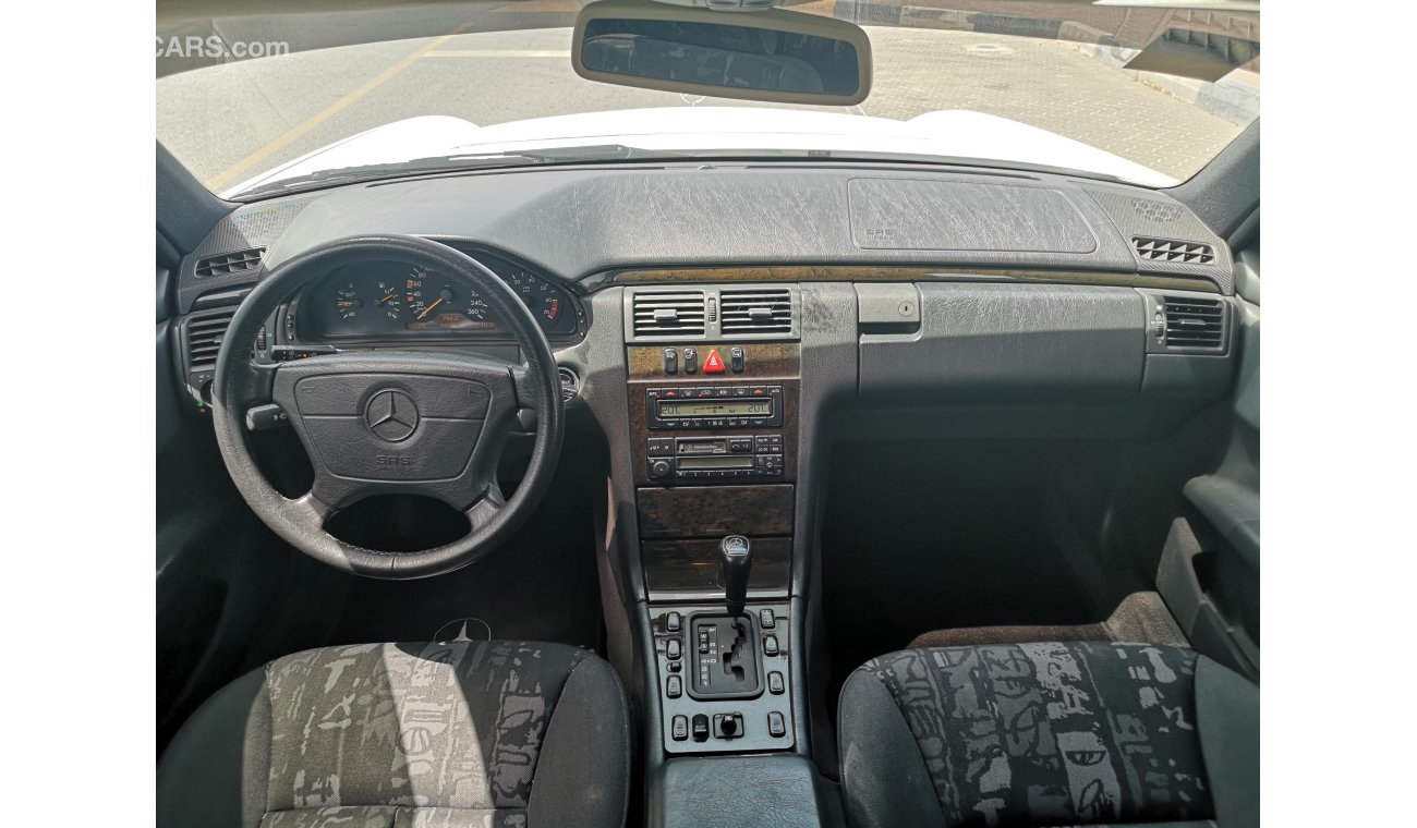 Mercedes-Benz E 320