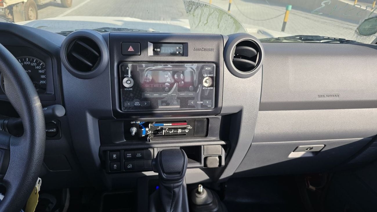 تويوتا لاند كروزر LC79 4.2L Pickup Single cab 5- MT 4X4