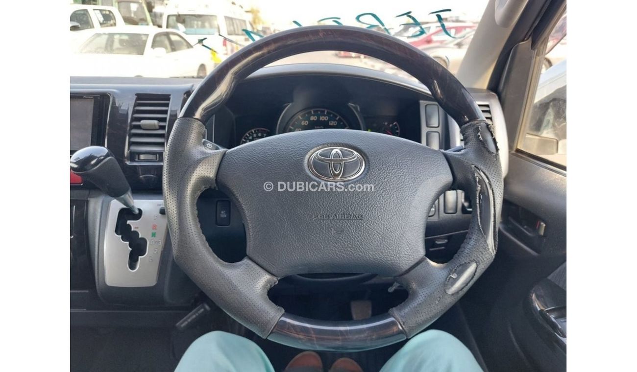 تويوتا هاياس TOYOTA HIACE VAN RIGHT HAND DRIVE(PM30696)