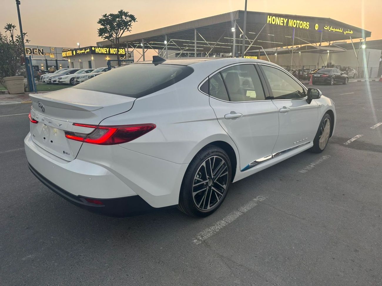 Toyota Camry LE HYBRID 2.5L