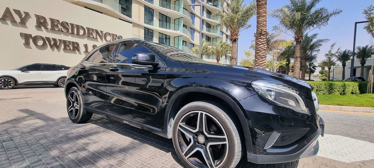 مرسيدس بنز GLA 250 4MATIC (All-Wheel-Drive)