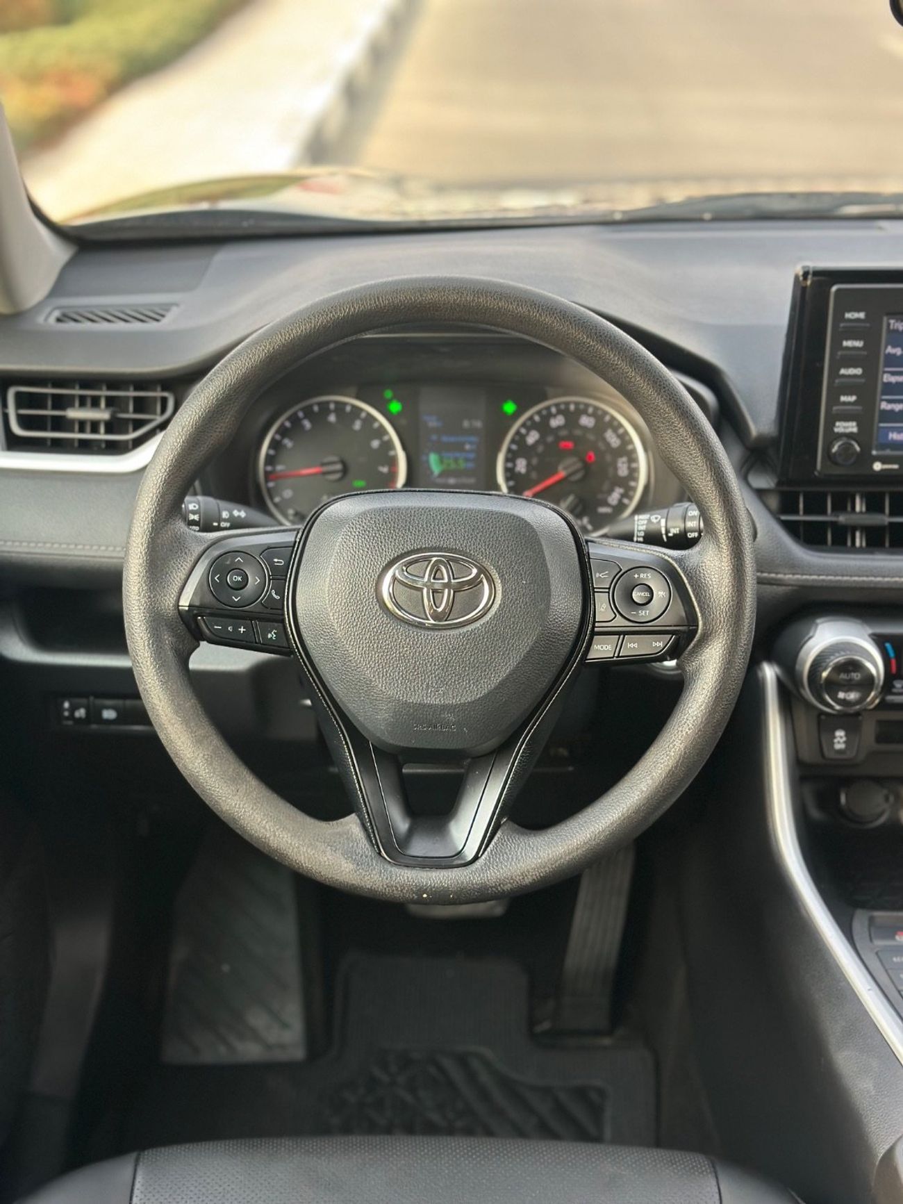 Toyota RAV4 XLE 4WD push start,leather seats 2021