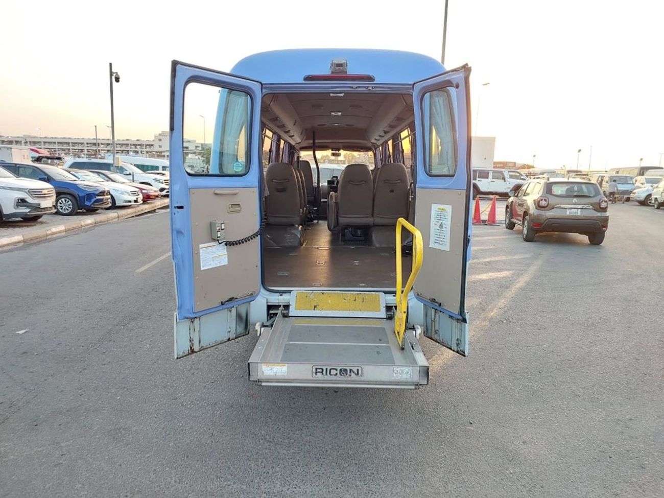 Toyota Coaster TOYOTA COASTER BUS RHD 1997 MODEL 4.1 L DIESEL AUTOMATIC(PM02631)