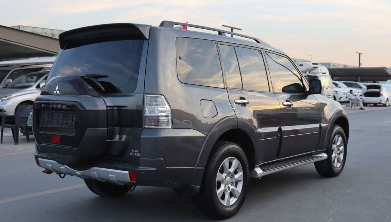 Mitsubishi Pajero GLS 3.5L (189 HP) Mitsubishi Pajero - 2016 - Full Option - GCC - Accident-Free - 3.5L Engine - Excel
