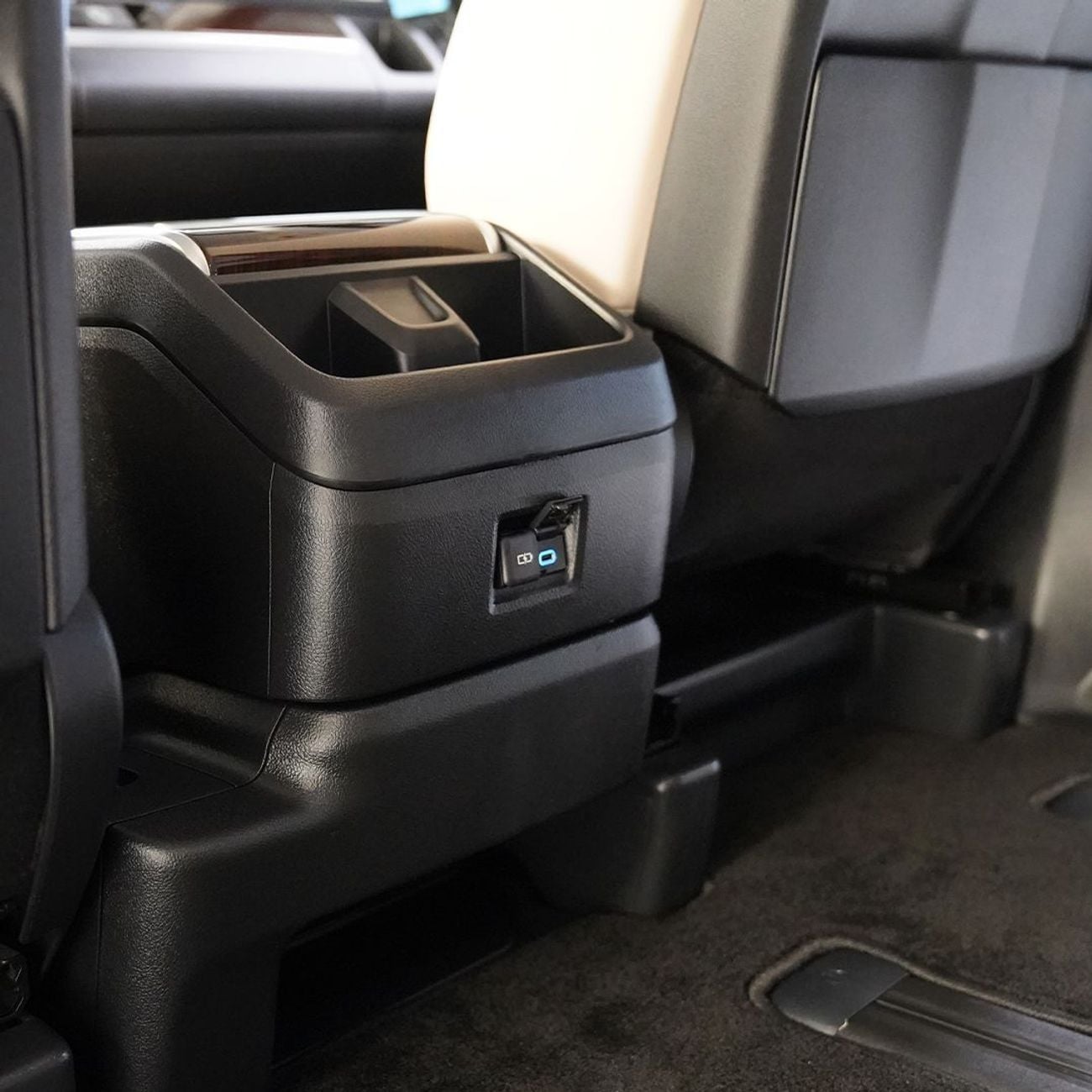 Toyota Granvia 3.5L Premium 2023 Toyota Granvia, Warranty, Captain Seats, Full Options, Low Kms, GCC