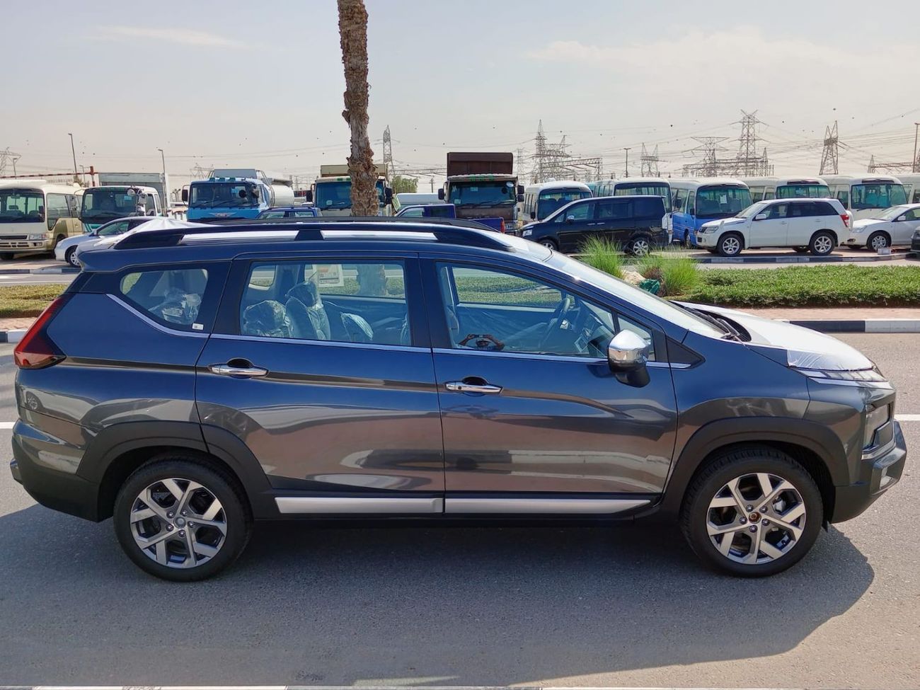 Mitsubishi Xpander Cross 2024 FWD 1.5L Gasoline SUV ,  7 Seats grey color