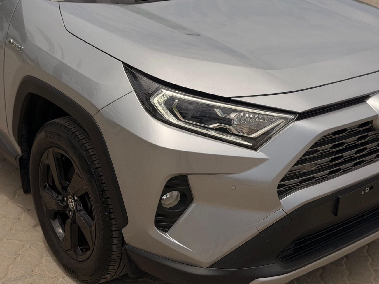 Toyota RAV4 LTD HEV Cruiser