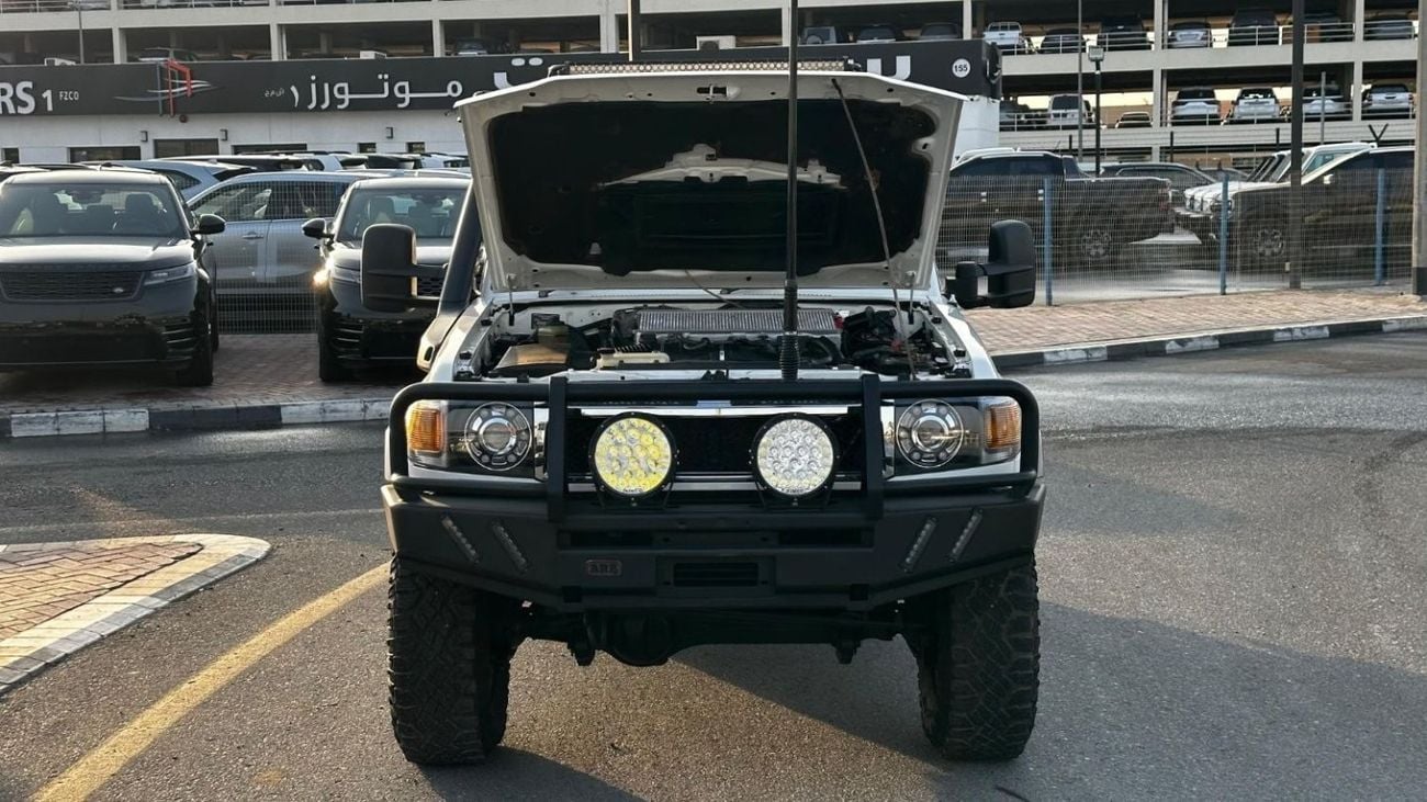 تويوتا لاند كروزر 70 Diesel 4.5 Liter Right Hand Drive 5 Doors Manual Gear Power Windows