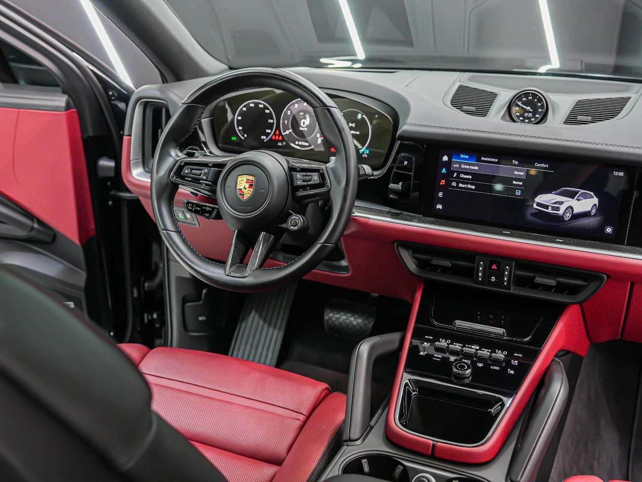 Porsche Cayenne COUPE, Carbon Interior, Panoramic Roof, Sport Chrono, Al Nabooda Warranty!!