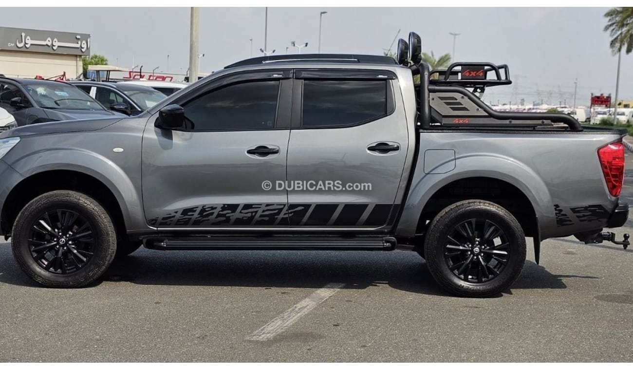 Nissan Navara SPORTS BAR WITH PROJECTED LIGHTS | RIGHT-HAND-DRIVE | TRAILER HITCH