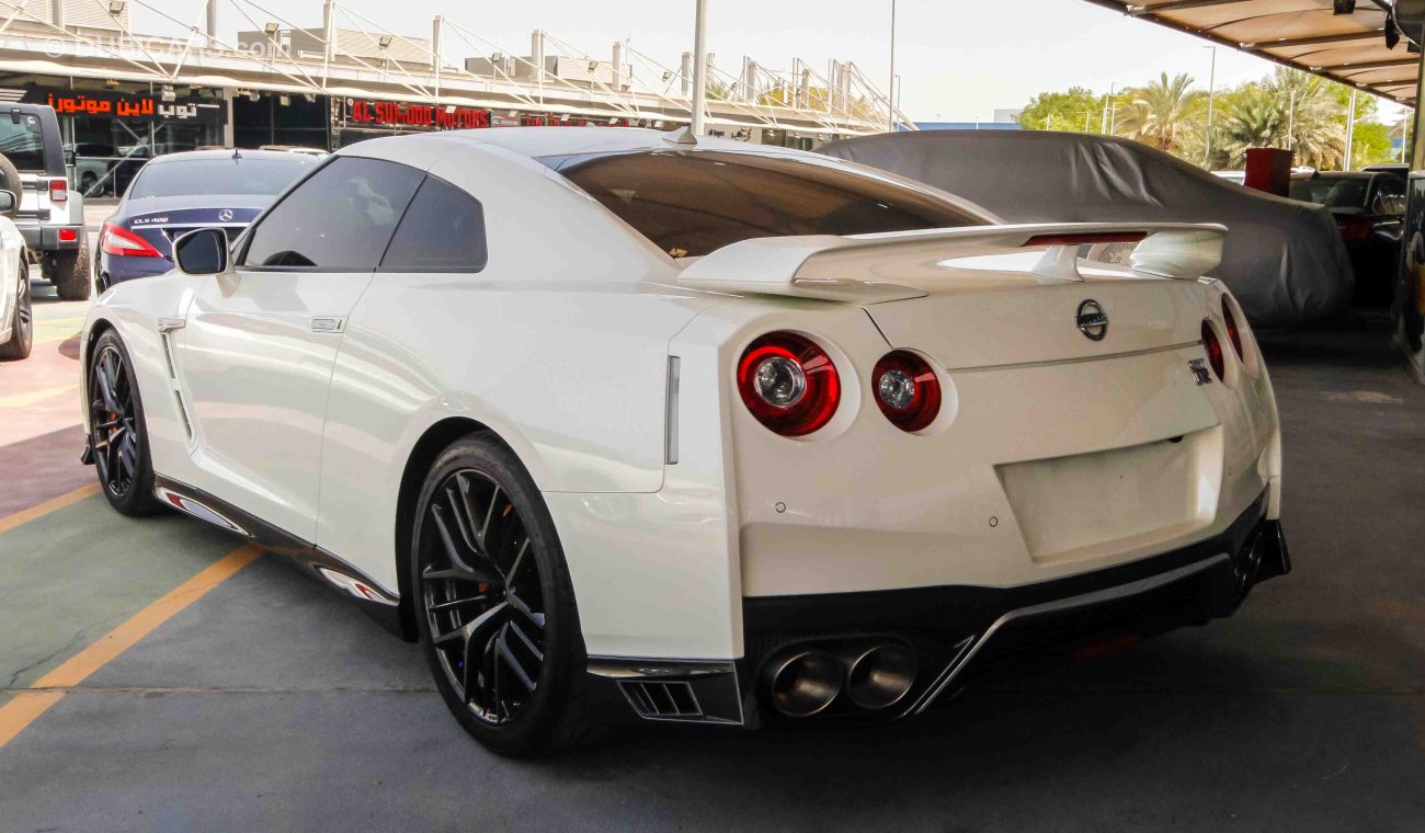 Nissan GT-R