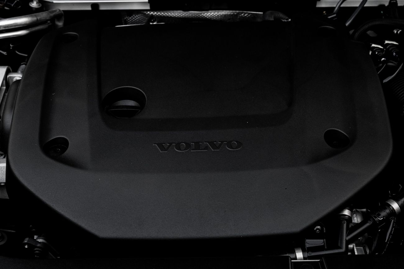 فولفو XC 90 XC90 R-Design | 3,525 P.M | 0% Downpayment | AL FUTTAIM WARRANTY