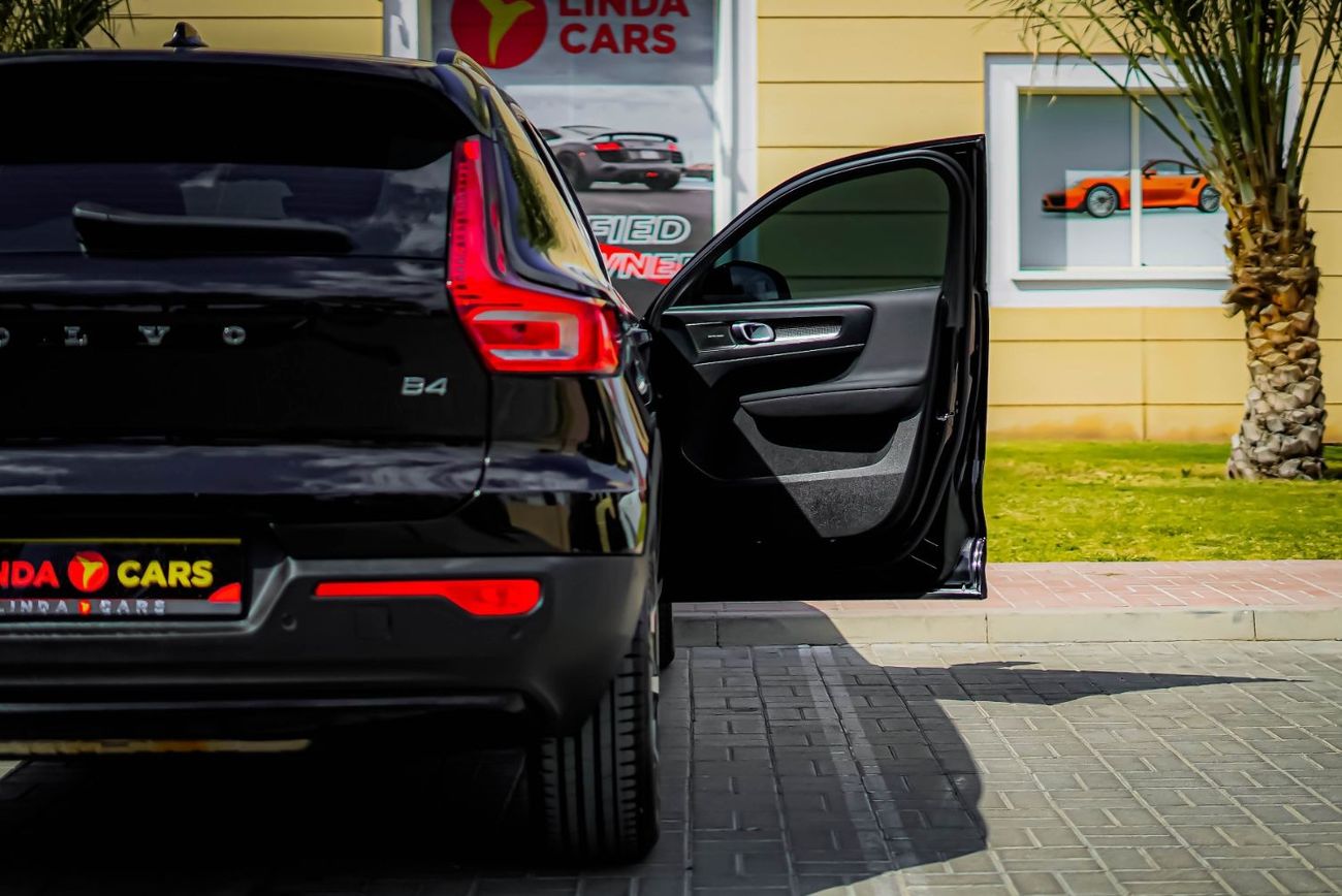 Volvo XC40 Volvo XC40 B4 2023 GCC under Agency Warranty and Service Contract with Flexible Down-Payment.