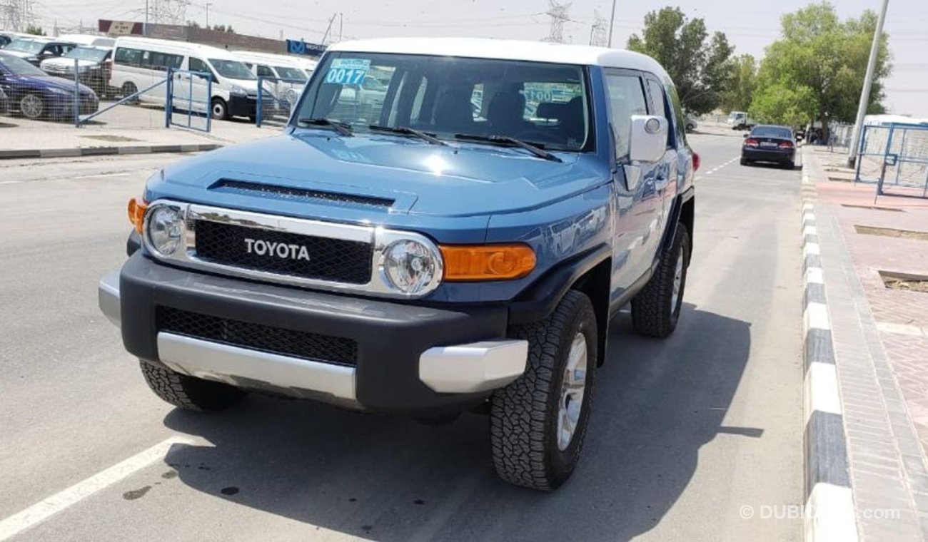 تويوتا إف جي كروزر TOYOTA FJ CRUISER 2012 model 4x4