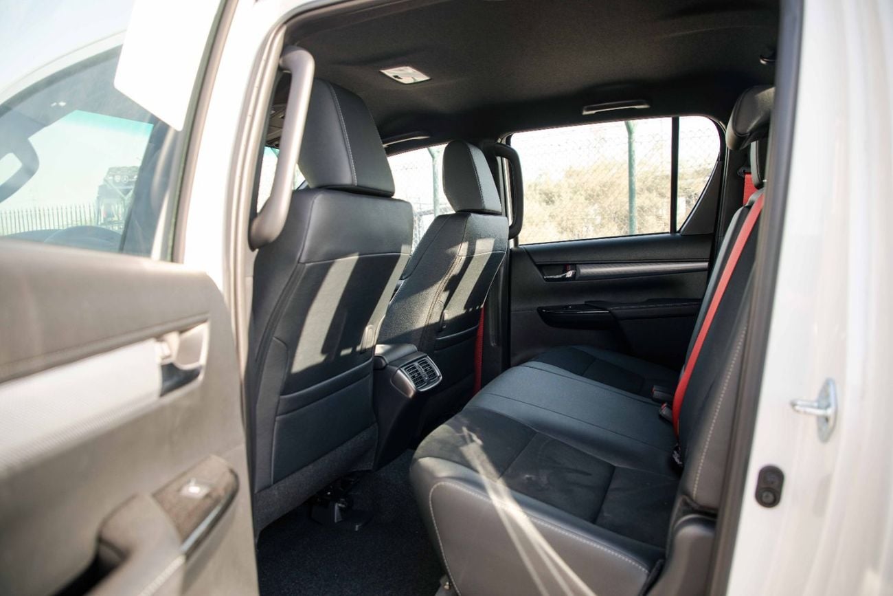 تويوتا هيلوكس GR Sport 4.0L - Platinum White Pearl Inside Black | Export Only