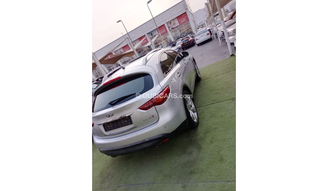 إنفينيتي FX50 موديل 2009 خليجى صبغ وكالة رقم واحد فتحة جلد مثبت حساسات رنجات مثبت كاميرا لاتحتاج الى أى مصاريف