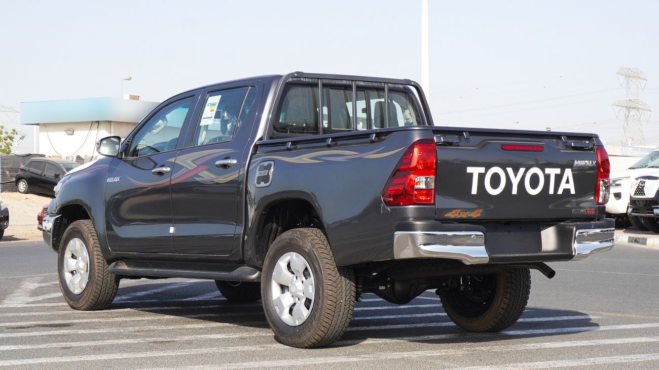 تويوتا هيلوكس 2.4L Diesel 4WD M/T