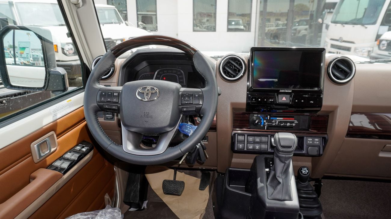 تويوتا لاند كروزر 70 LX 4.0 L V6