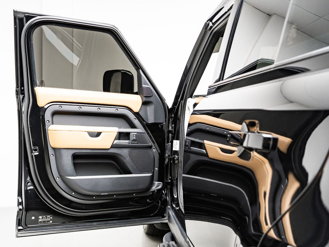 Land Rover Defender P400 110 X-Dynamic HSE 3.0L (5 Seater) 2025 Land Rover Defender 110 HSE P400, 2029 Land Rover Warran