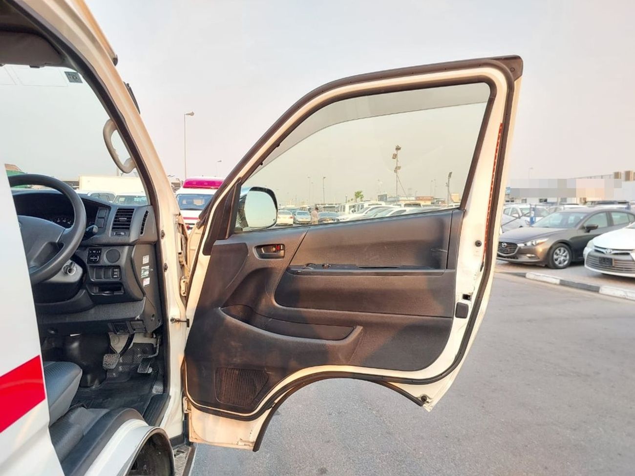 تويوتا هاياس TOYOTA HIACE VAN AMBULANCE RHD 2015 MODEL 2.7 L PETROL AUTOMATIC(PM14222)