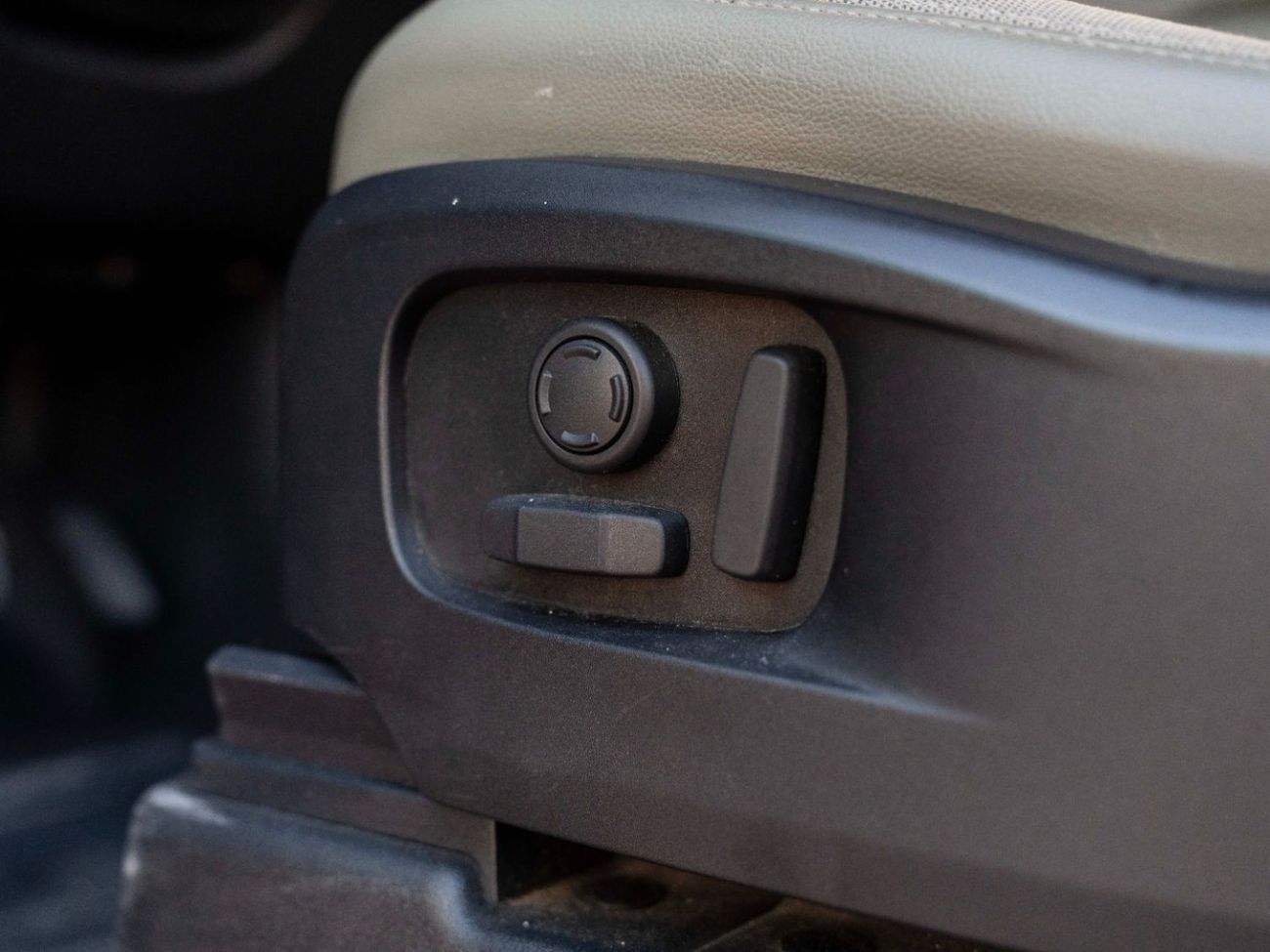 Land Rover Defender P400 90 First Edition 3.0L (6 Seater)