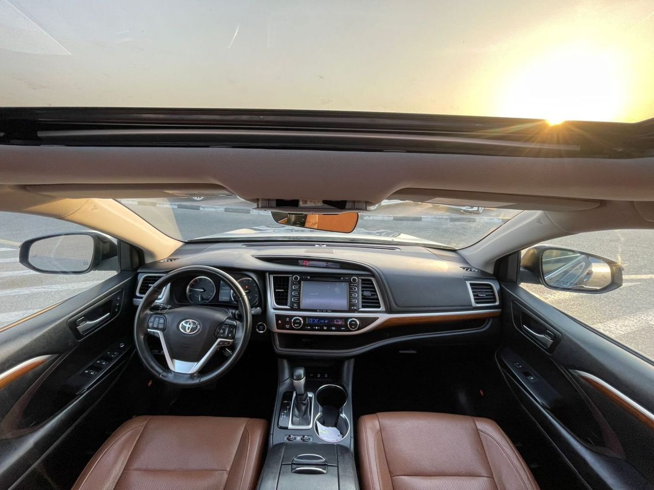 Toyota Highlander 2019 Toyota Highlander 3.5L V6 - Limited Edition Full Option 4x4 AWD - Inside Brown - Special Specs