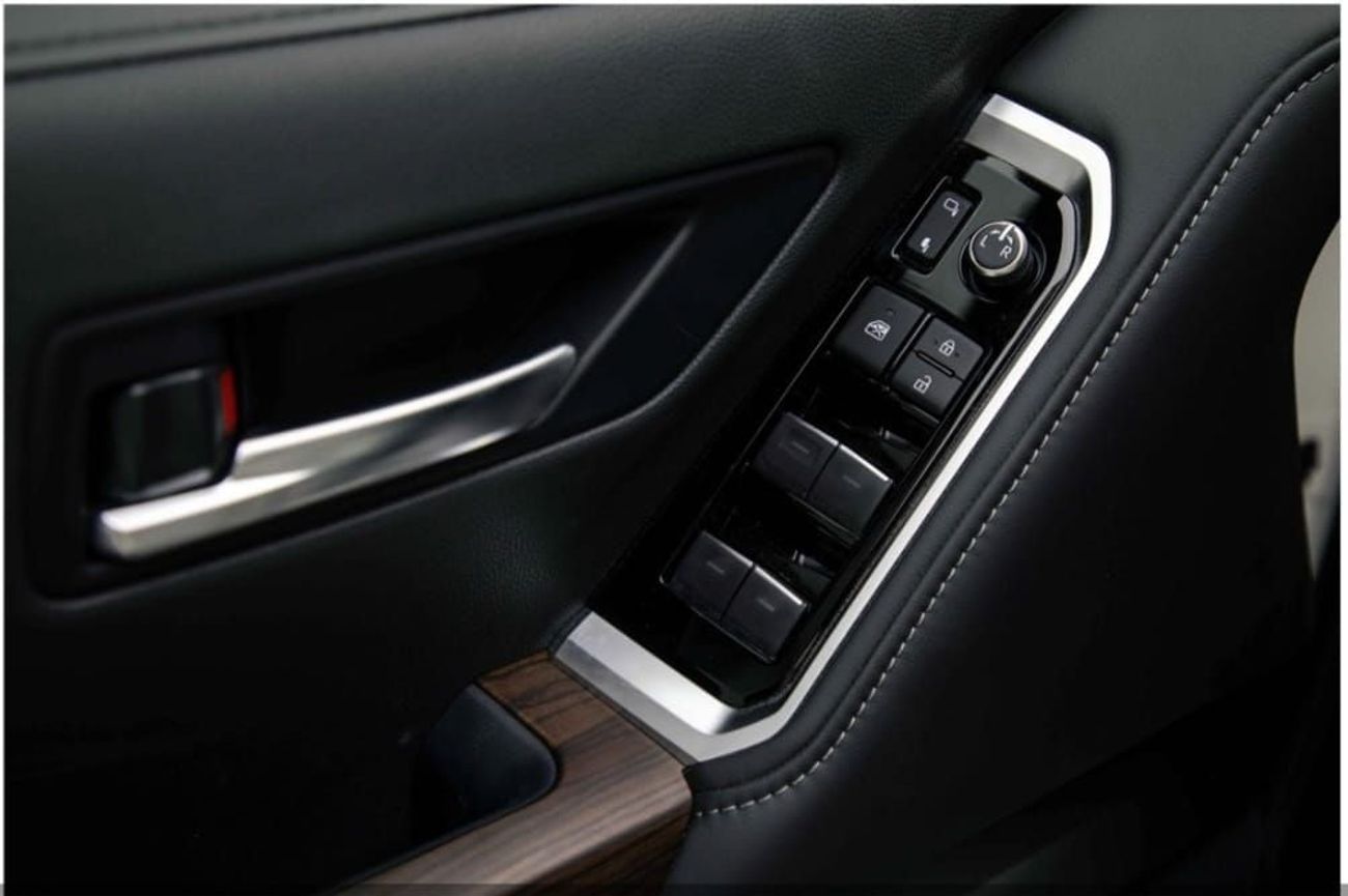 تويوتا لاند كروزر Toyota Land Cruiser GXR is a 7-seater, 4WD SUV with a 4.0L