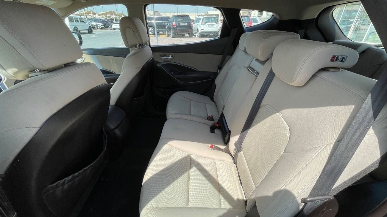 هيونداي سانتا في GL 2.4L AWD 7Seats خليجي.