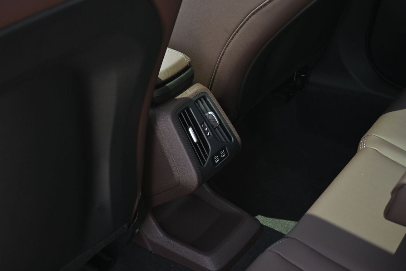 بي أم دبليو X2 BMW X2 sDrive 25i 2.0L Turbo, M Sport ENGINE: 2.0L CYLINDER: 4 Cylinder  POWERTRAIN: Turbo DRIVE: FW