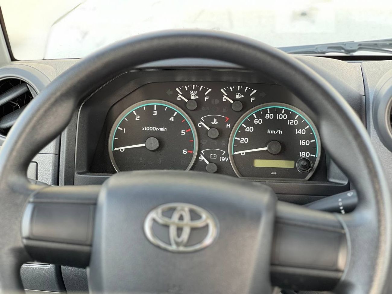 تويوتا لاند كروزر بيك آب LC79 S/C 4.2L DSL M/T // 2024 // STANDERD OPTION // SPECIAL OFFER // BY FORMULA AUTO // FOR EXPORT