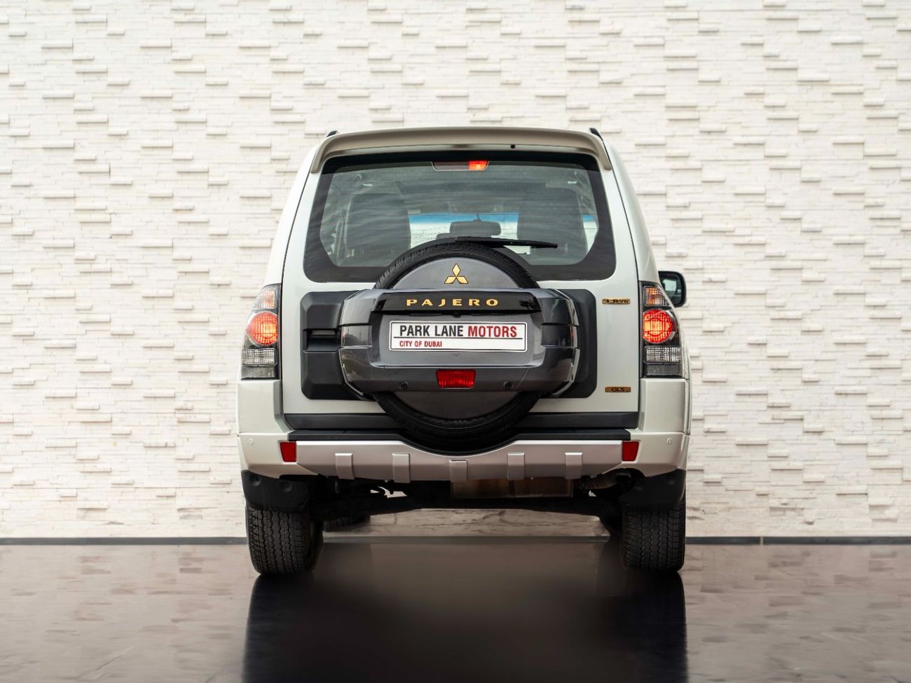 ميتسوبيشي باجيرو GLS 3.5L (189 HP)