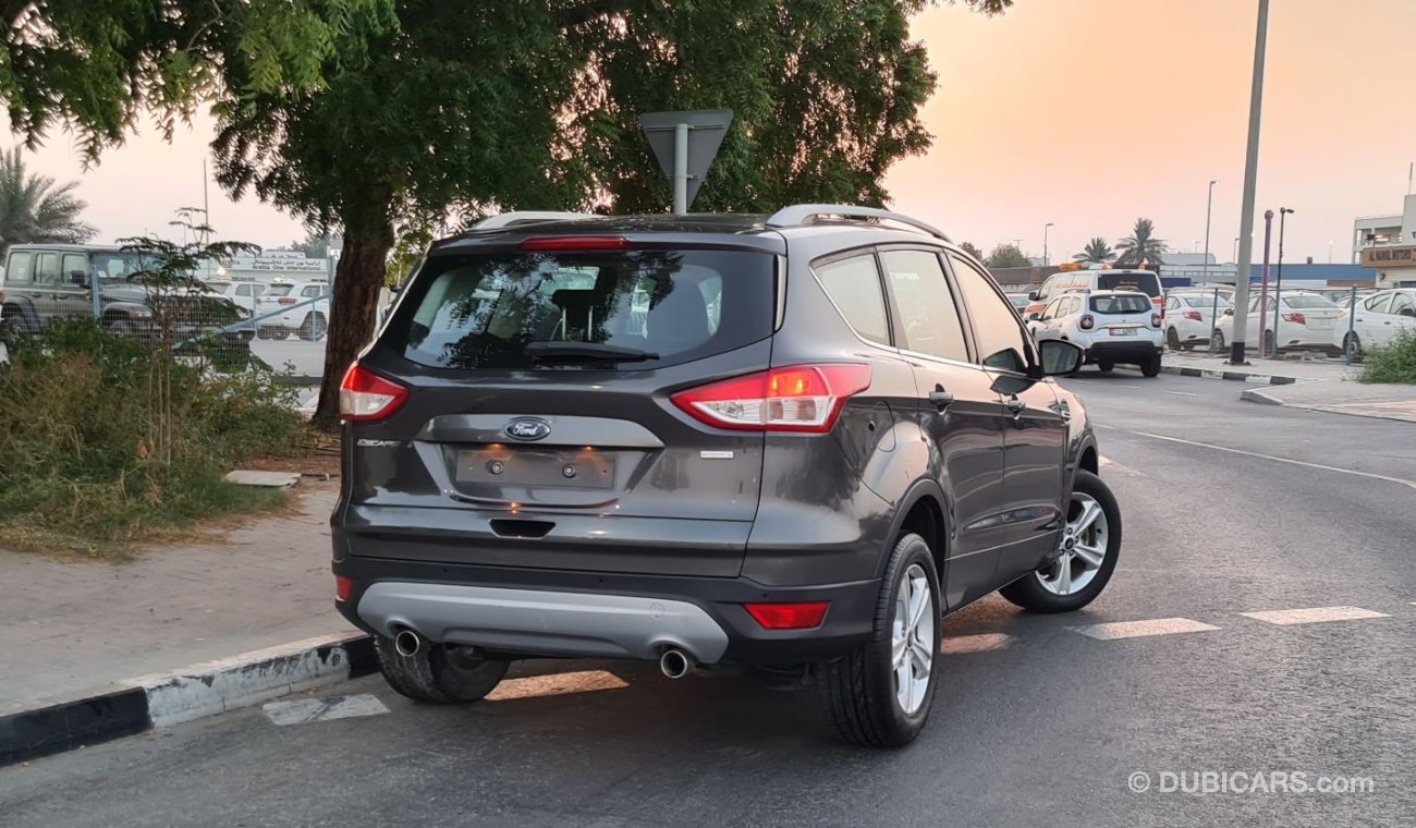 Ford Escape SE Ecoboost 2016 GCC Perfect Condition