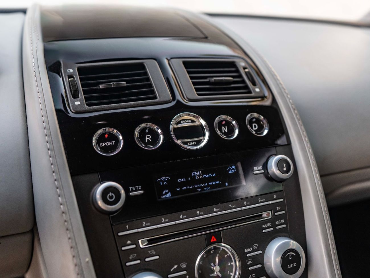 أستون مارتن فانتيج V8 4.7L