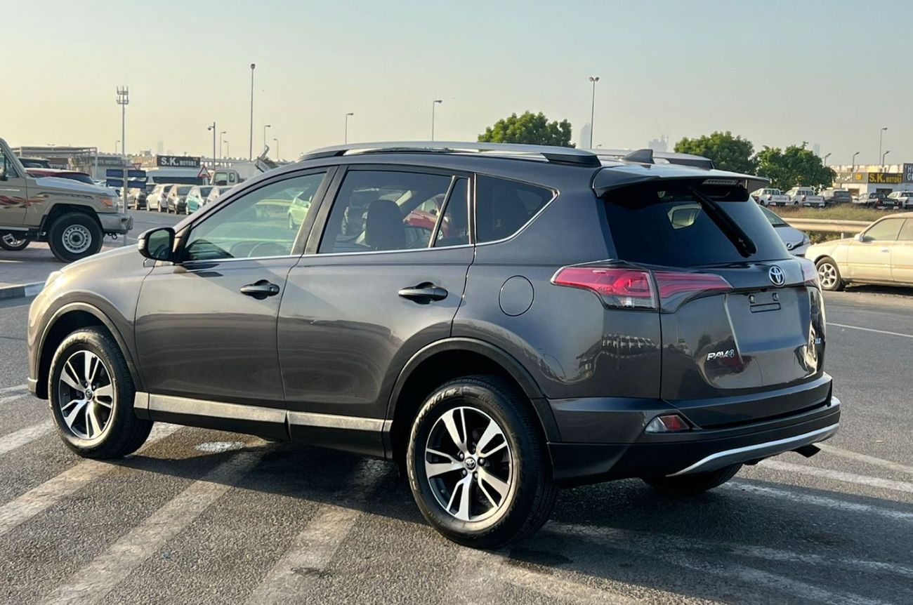 Toyota RAV4 2017 Toyota RAV4 XLE – 2.5L – Sunroof – Push Start – Rear Camera – Power Trunk