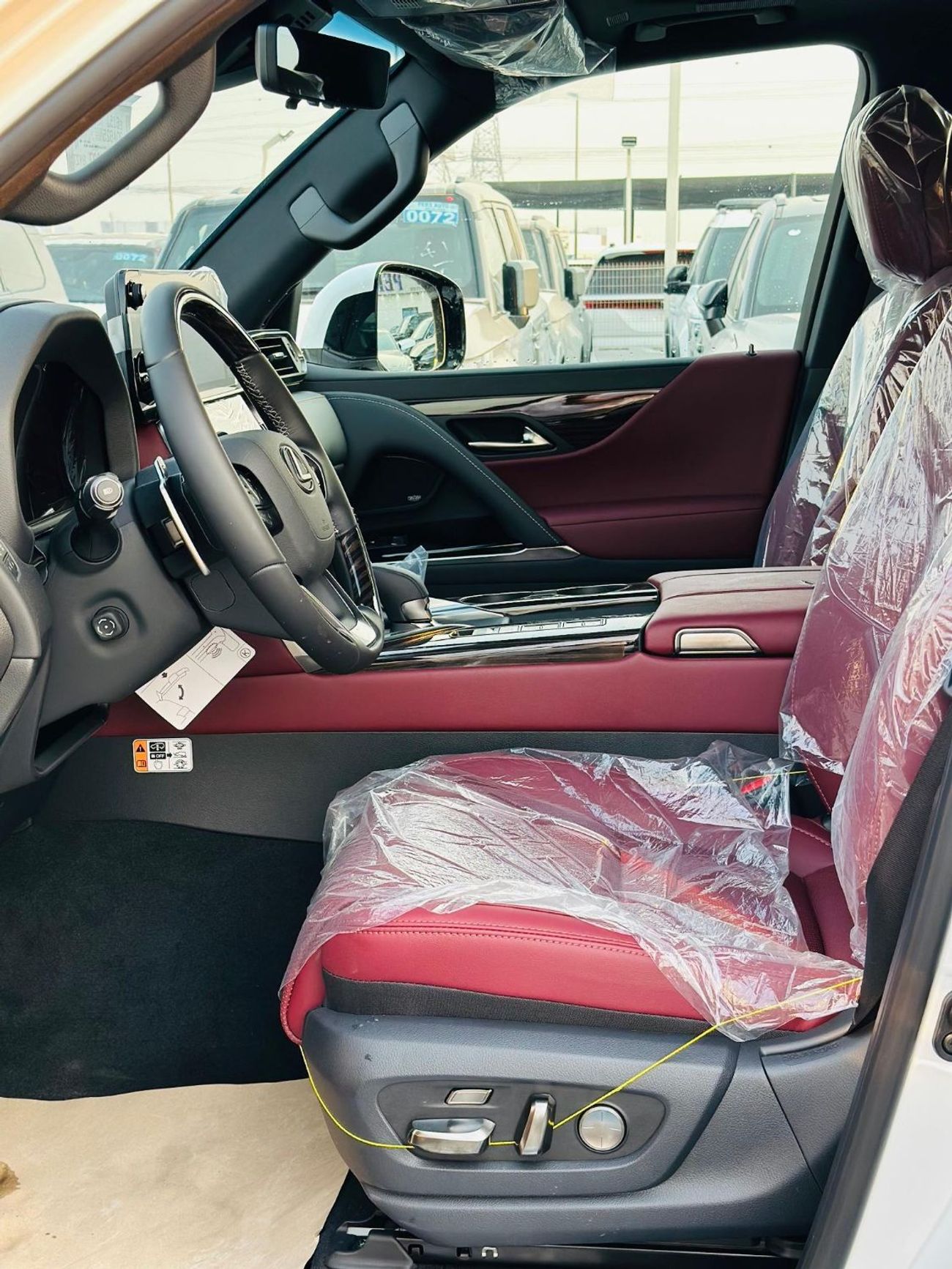 لكزس LX 700h Signature