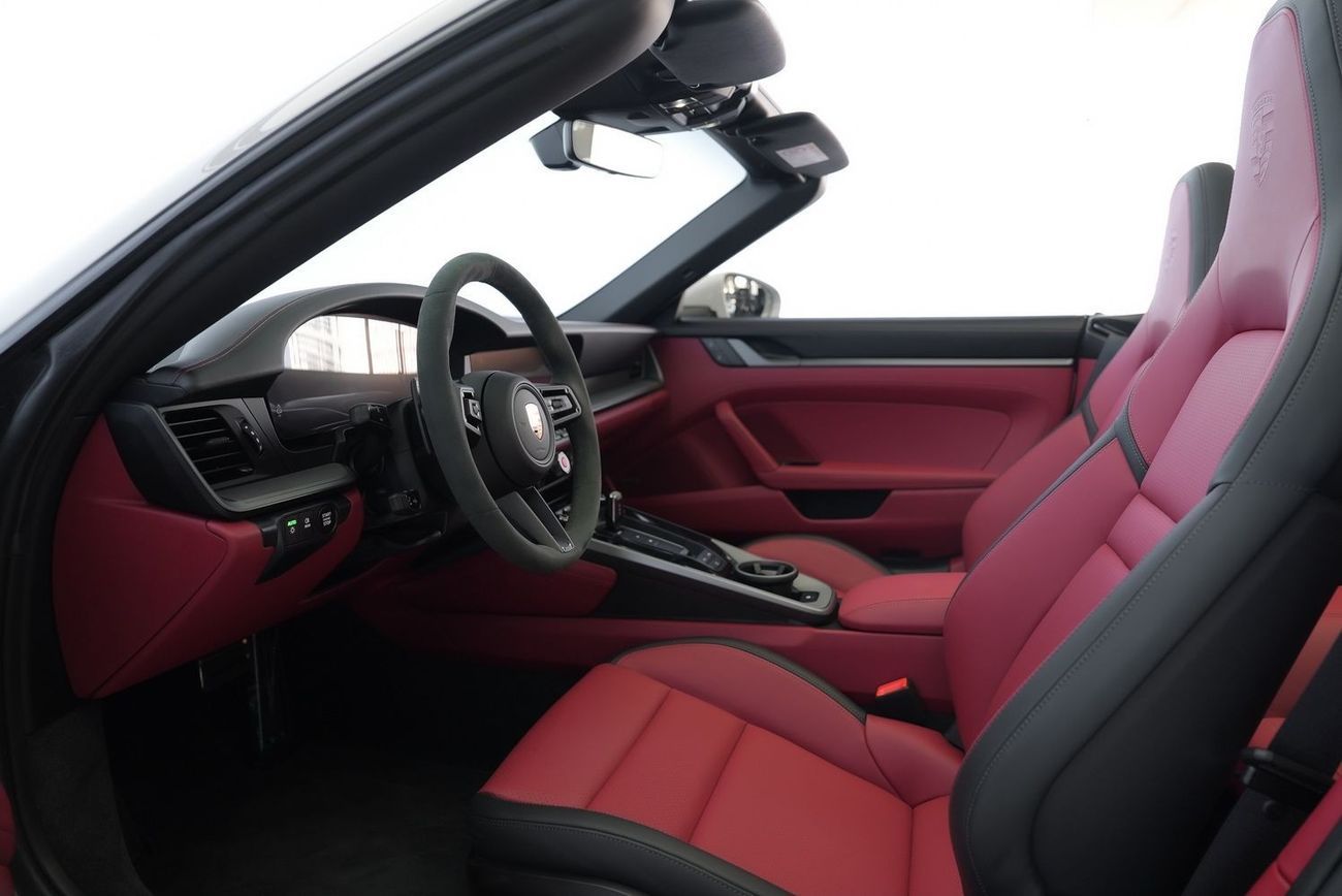 Porsche 911 Carrera 4 3.0L (444 HP) Convertible