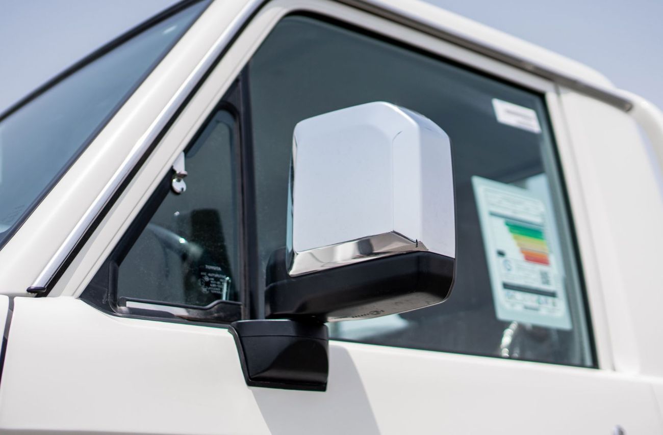 تويوتا لاند كروزر بيك آب 2025 Toyota Land Cruiser LC 79 4.0L MT Petrol (White)